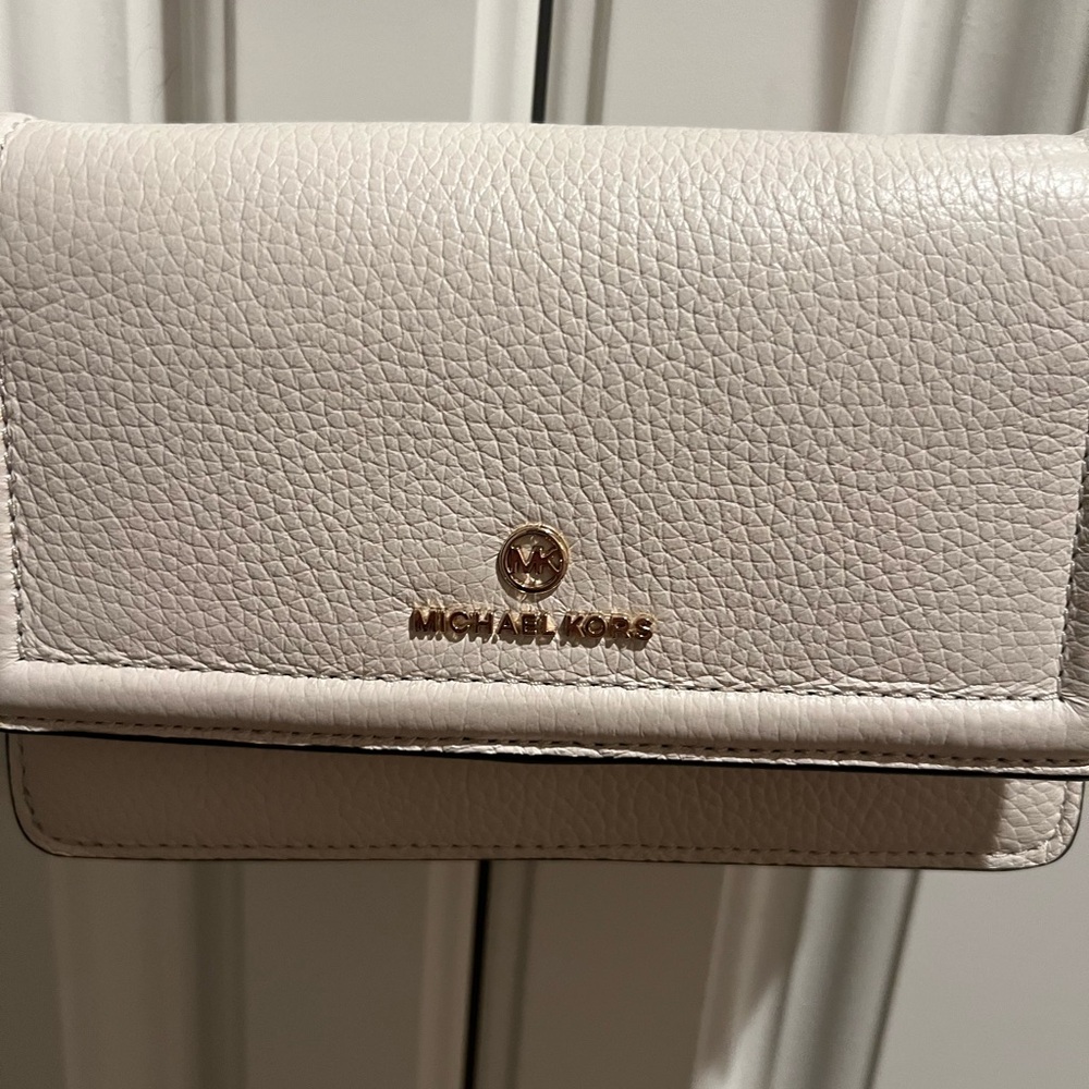 Jet Set Small Pebbled Leather Smartphone Convertible Crossbody Bag